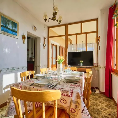 Casa vacanze Casa Patron - Grande Casa Immersa Nella Natura Della Valchiusella, Vista Montagna, Perfetta Per Famiglie E Gruppi A 1 Ora Da Torino *